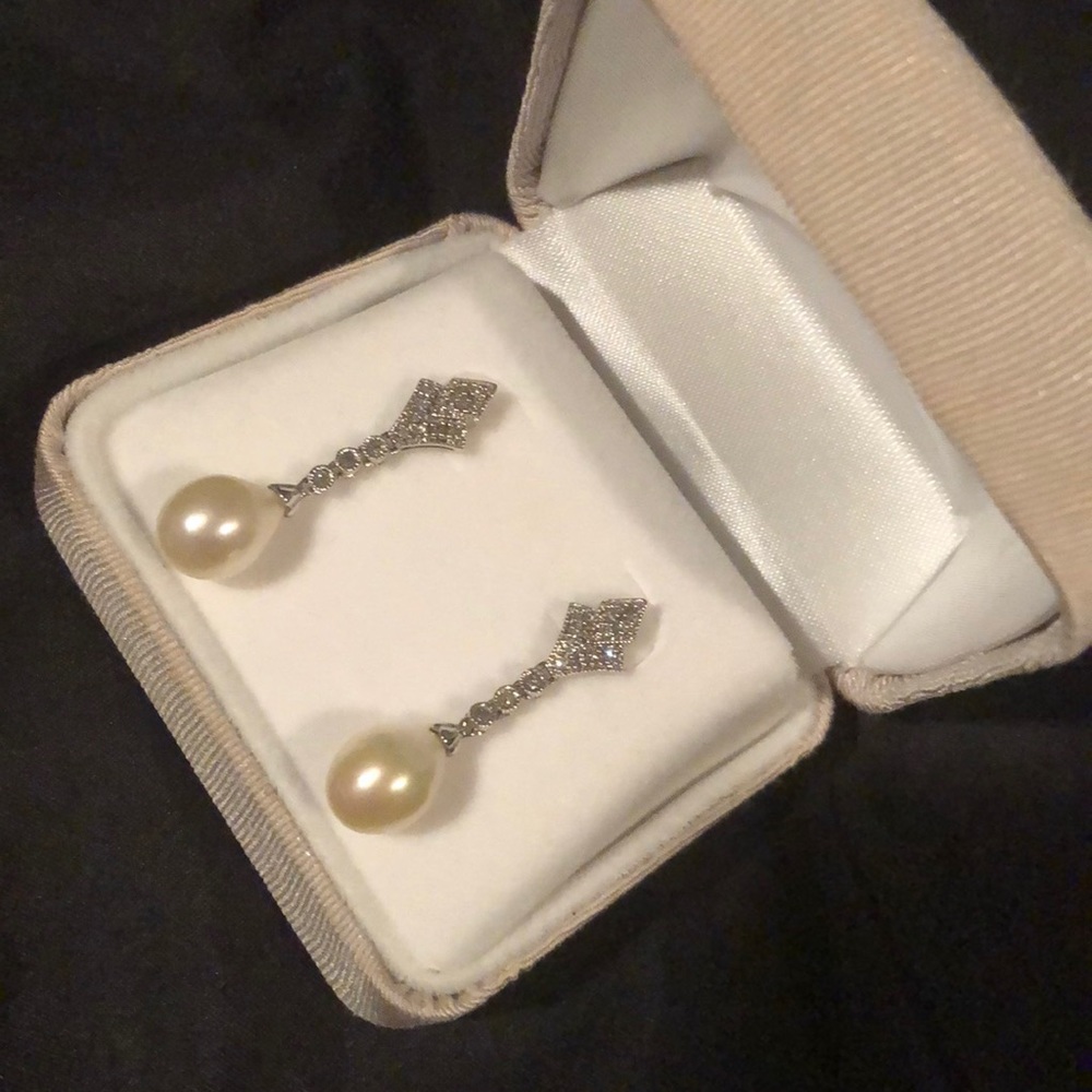 💕Pearl and Diamond Earrings💕Elegant